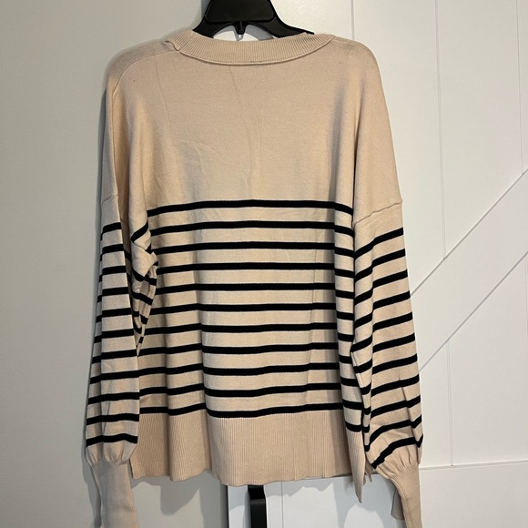 Crewneck beige sweater with black stripes - Picture 6 of 6